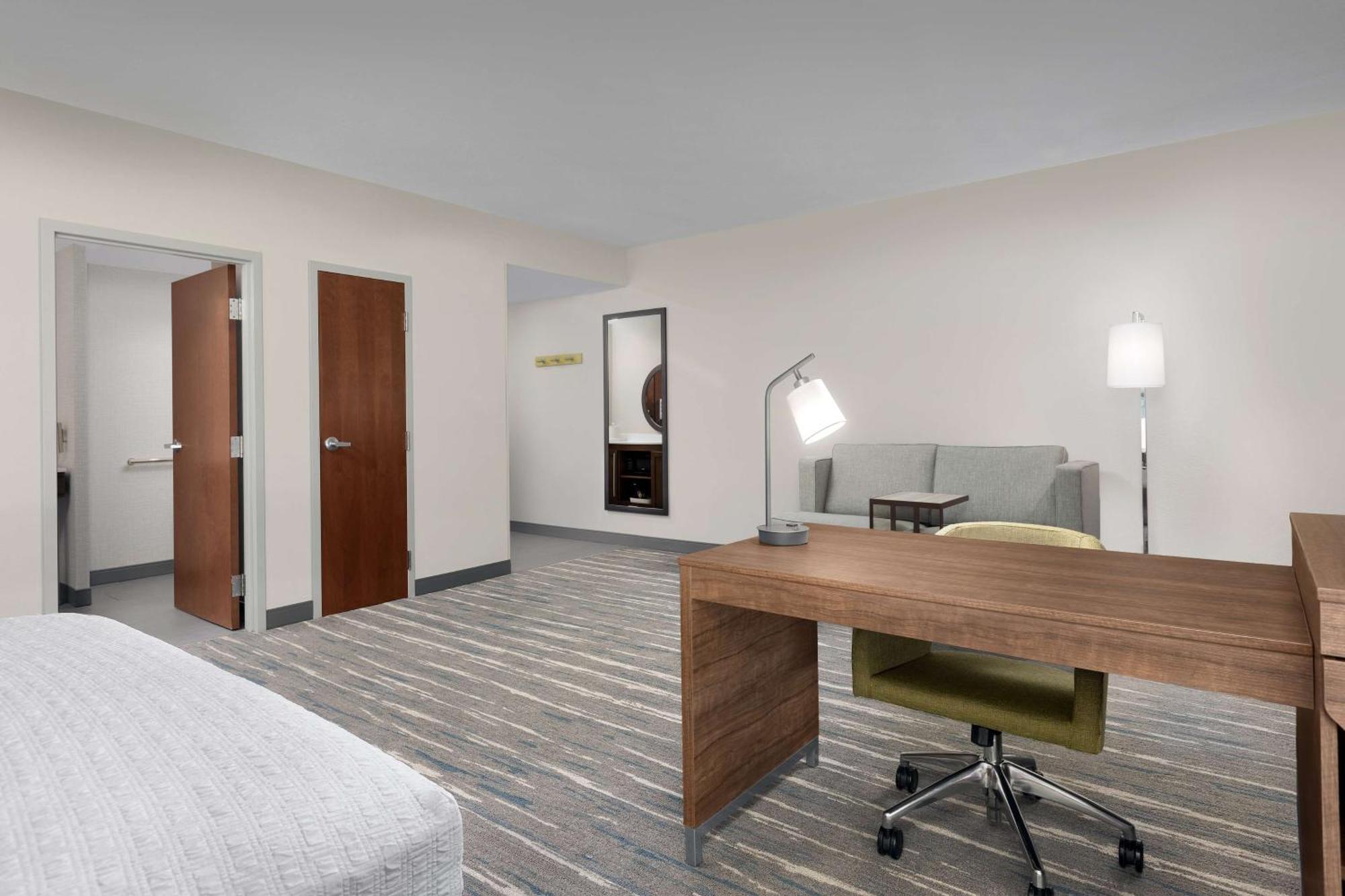 Hampton Inn & Suites Durham University Medical Center Екстериор снимка