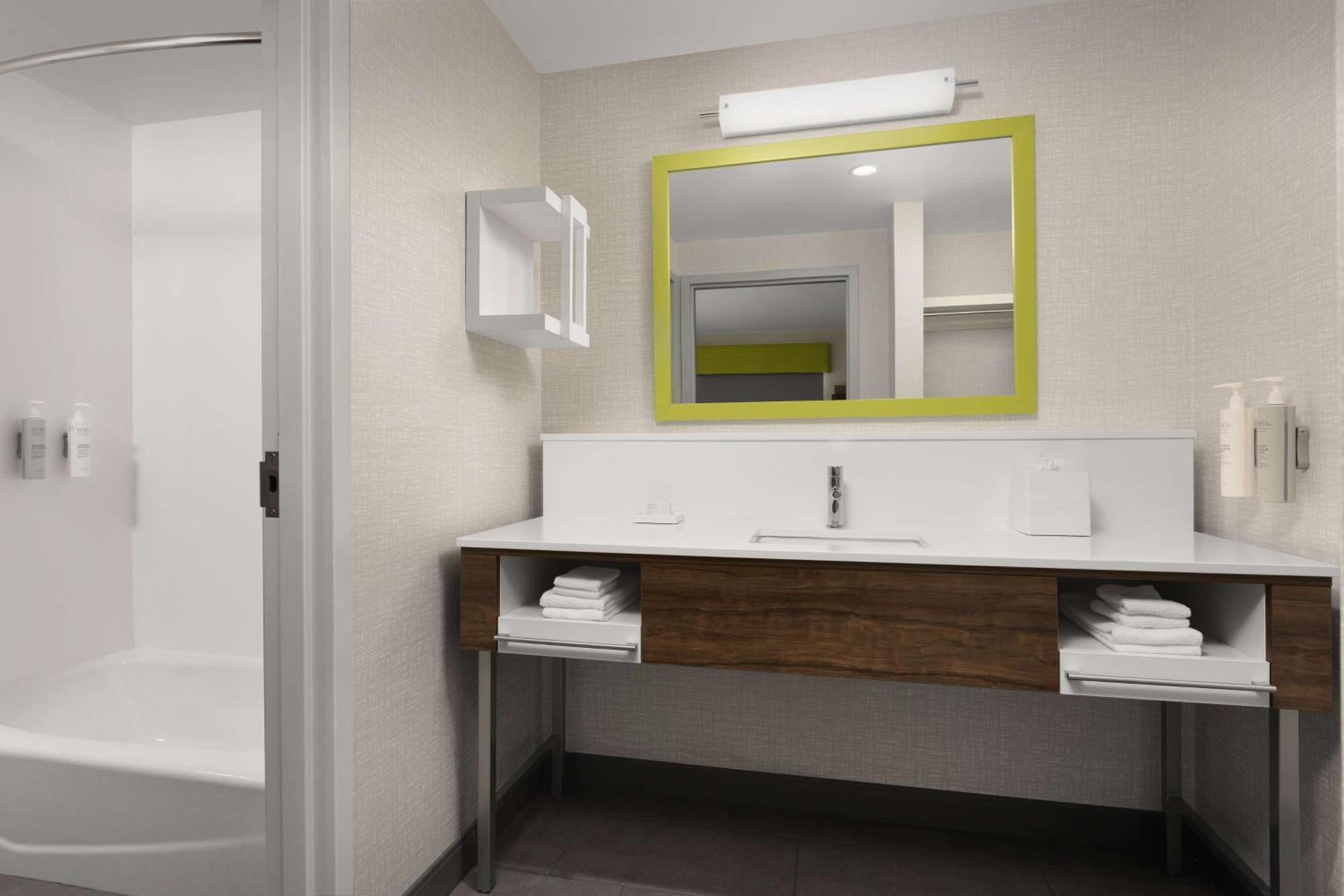 Hampton Inn & Suites Durham University Medical Center Екстериор снимка