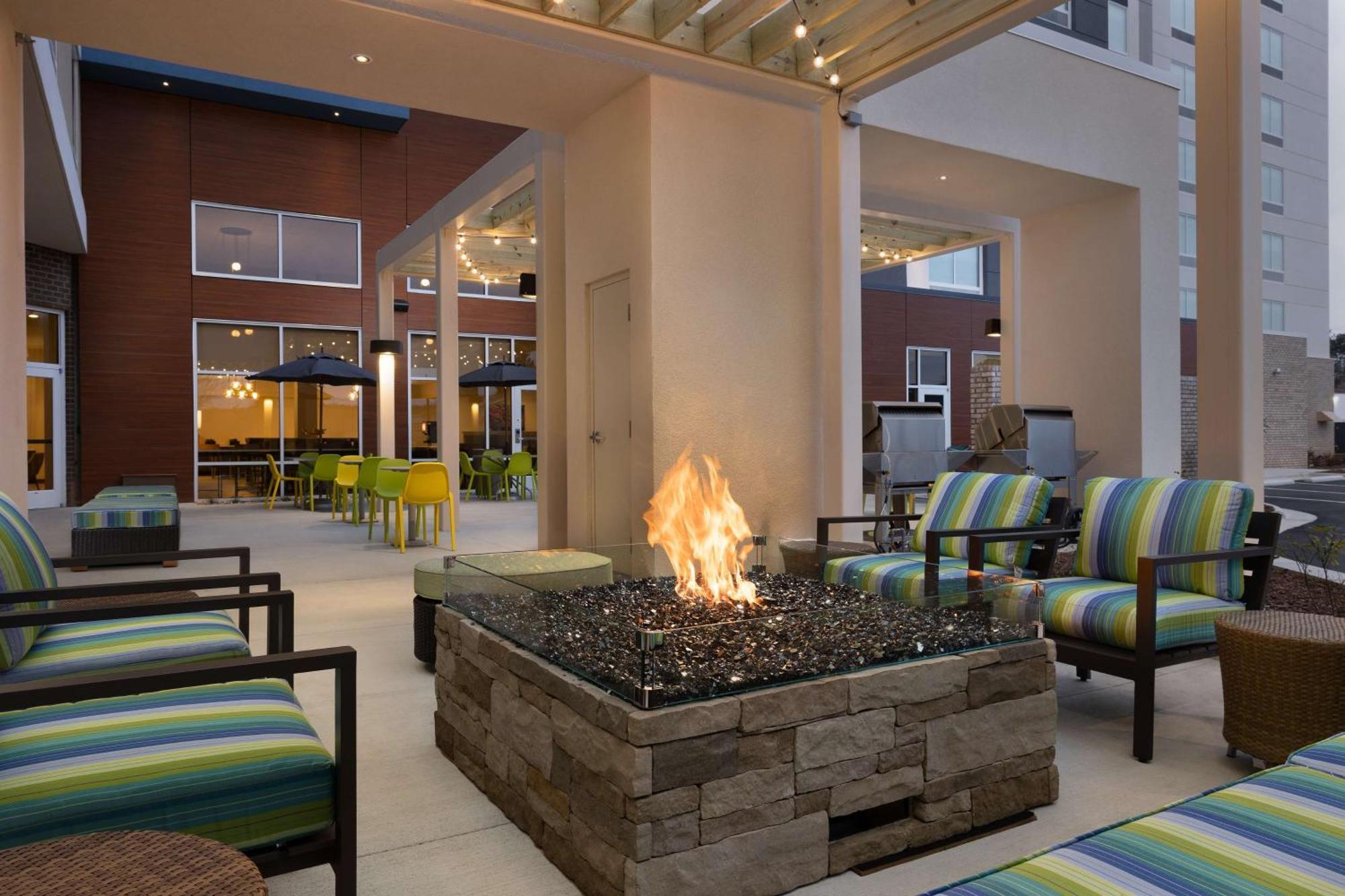 Hampton Inn & Suites Durham University Medical Center Екстериор снимка